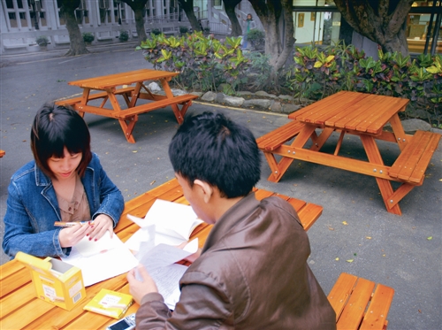 處處書香　小麥悠閒坐