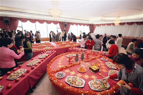 牛年團拜 校長期許國品獎、評鑑過關