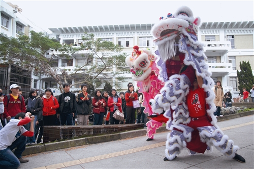 僑生週如文化熔爐展特色