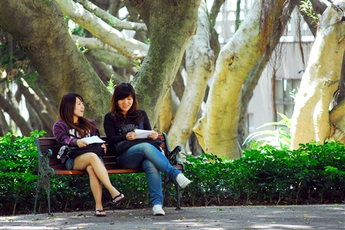 期中赴考　同學心情冷暖大不同