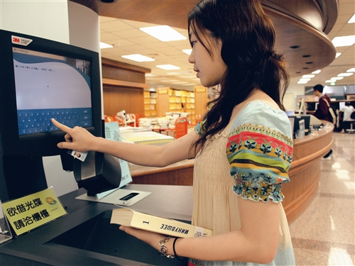 自動借書機開放 省時便利