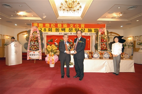 張炳煌發揚e筆 獲頒國際晚松藝術文化賞