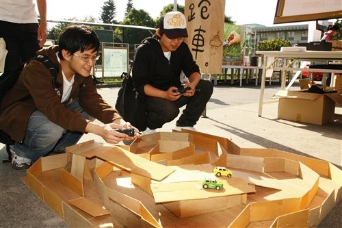 運管週 同學起勁玩賽車