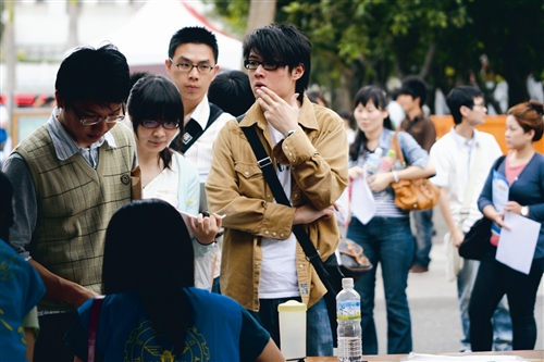 本校就業博覽會 近800位畢業生現場面試