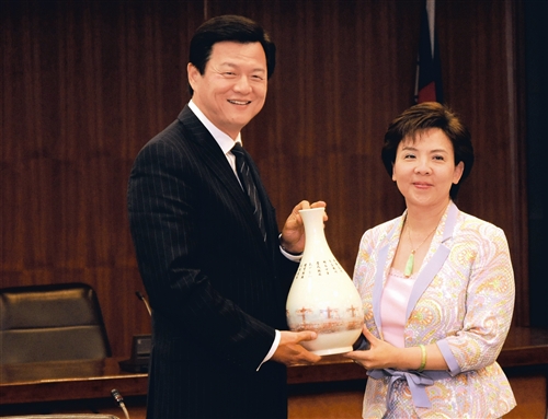 周錫瑋讚賞本校獲國品獎、企業最愛