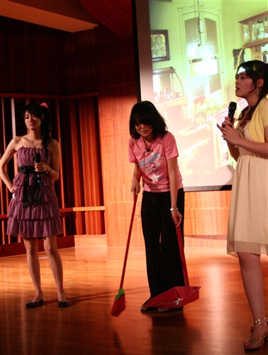 傳媒兵演灰姑娘劇碼　行銷水指甲