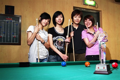 本校力克群雌 全國撞球錦標賽摘冠