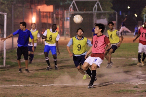 全校足球賽開踢 健足隊得勝