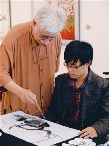 李奇茂善播愛 親指導身障畫家