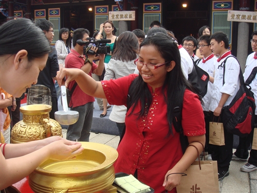 國際學生參加「2009年祭孔大典」
