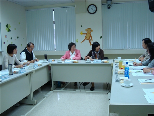 教師專業成長諮詢委員會議