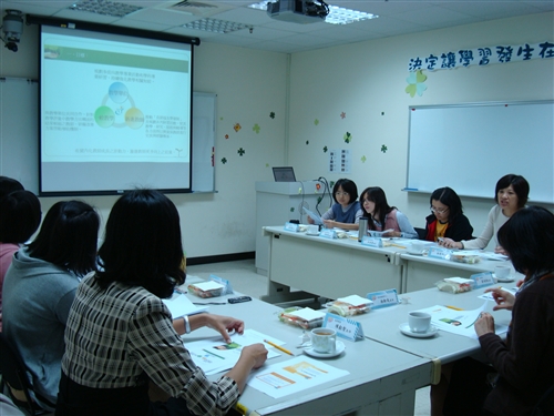 教師專業成長諮詢委員會議