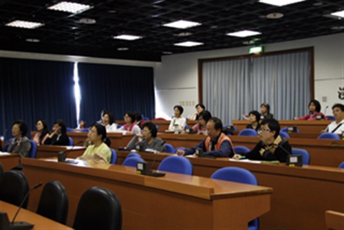 教學工作坊1：提昇學生報告的品質 — 以網路蒐尋技巧為出發點