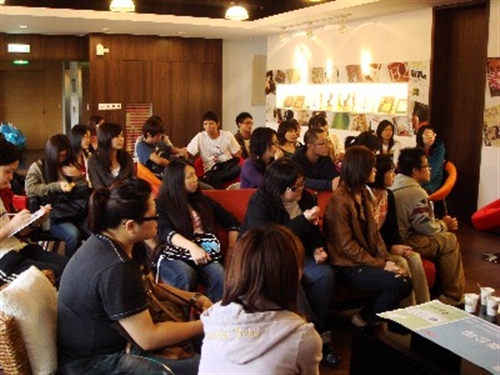 中文系辦理「交通部基隆港務局」及「時報文化出版公司」企業參訪