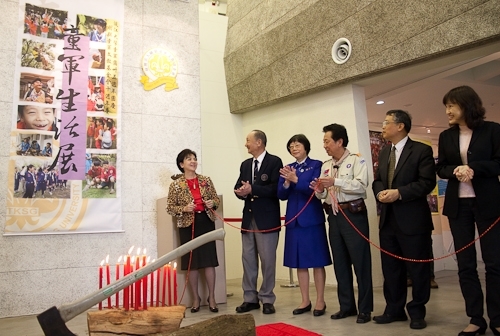 淡江童軍團歡度35週年團慶，本週舉行童軍生活展、團慶大會及譯書出版等活動，讓與會者體驗「修以致和、強健體魄、學習技藝、服務人群」之一生都受益的學分。