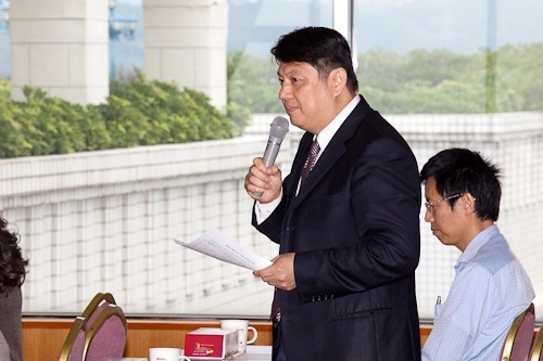 臺北醫學大學一行38人蒞校參訪，張校長家宜和與會人員分享本校榮獲第19屆國家品質獎之申請歷程及推行TQM之成果。