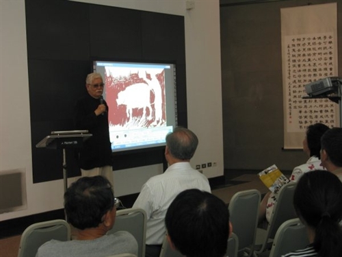 文錙藝術中心舉行「ｅ筆書畫藝術展」，展出國內知名書畫家李奇茂、張炳煌等十餘人運用電腦工具呈現傳統書畫及西畫的創作，作品以紙本及筆跡數位播出，現場並由觀眾自由運筆體驗，為國內外難得一見科技與藝術結合的展演。