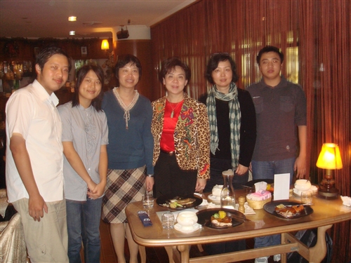 大陸姐妹校復旦大學許征副校長等一行12人蒞校參訪，戴萬欽國際事務副校長主持簡報及座談，兩校針對行政服務及學術合作進行熱烈的交流。