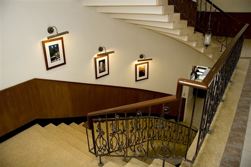 本校淡水校園會文館重新裝潢，特別提供「母親1元住淡水」的母親節優惠專案，以及「899家長月」新生與畢業生家長訪校專案。