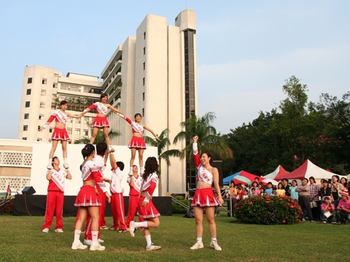 根據遠見雜誌與104人力銀行合作「2009年企業最愛大學院校評鑑」調查結果，本校再度蟬聯「企業最愛大學生」私校第一，並為「畢業生素質提升最多的學校」為全國第一。