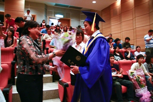 本校蘭陽校園於6月6日上午舉行第1屆畢業生之畢業典禮。