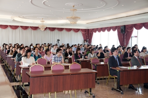 本校舉辦「品管圈競賽活動說明會暨企業經驗分享」，期使各單位同仁自動自發組成小圈(小組)，運用各種品管手法，啟發個人潛能，透過團隊合作，持續進行各種問題的改善。