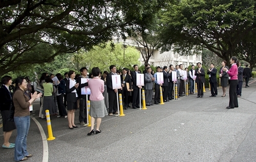 教育部98年度大學校院系所評鑑委員於這兩週蒞校展開實地訪評。