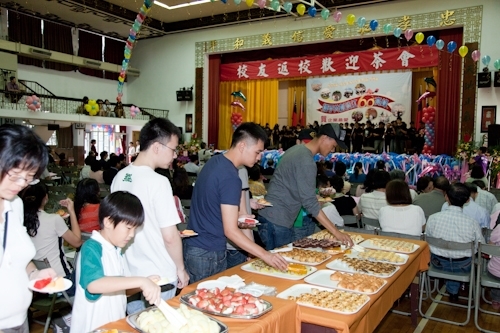 歡慶本校創校59週年，舉辦校慶慶祝大會、校友返校歡迎茶會、資訊工程學系團團圓圓千人同學會、第7屆校慶蛋捲節等豐富多元的校慶系列活動，全校展現活潑與創意並同賀淡江生日快樂！