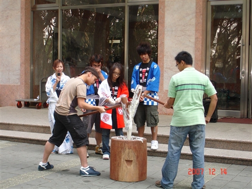 本校資訊管理學系、資訊創新與科技管理學系學生參加「第14屆全國大專院校資訊服務創新暨資訊管理專題競賽」，從199個隊伍激烈競爭中，勇奪資訊應用組第1名、整合應用組第2名及佳作、產業實務組第3名、實務應用組第3名等5項大獎。