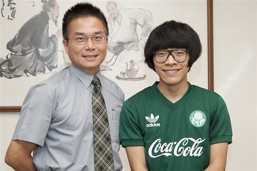 音樂風格獨特、自然的本校西班牙語文學系盧廣仲同學，以專輯「100種生活」勇奪第二十屆金曲獎之「最佳新人」及「最佳作曲」兩項大獎。