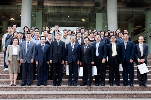 臺北醫學大學一行38人蒞校參訪，張校長家宜和與會人員分享本校榮獲第19屆國家品質獎之申請歷程及推行TQM之成果。