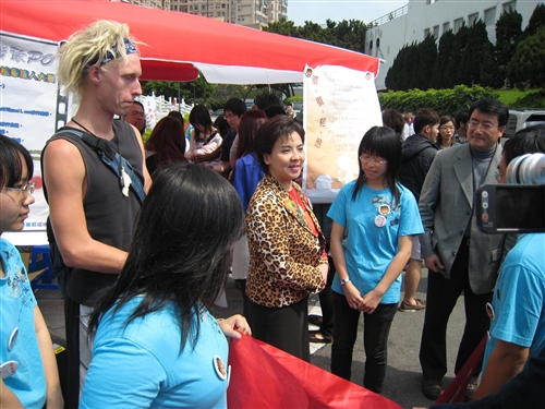 張校長出席「反菸一起來，徽徽相映活動」。