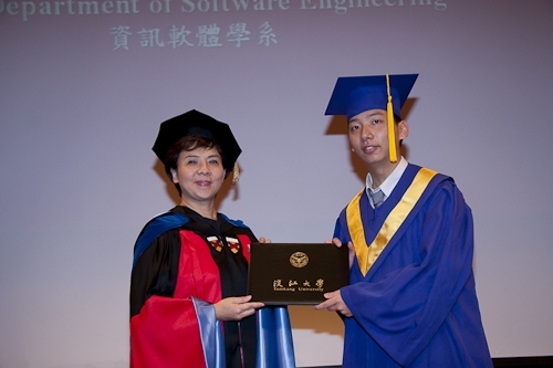 本校蘭陽校園於6月6日上午舉行第1屆畢業生之畢業典禮。