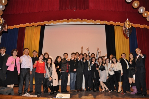 「商管聯合碩士在職專班」與「商管碩士班聯合同學會」共同舉辦歲末聯歡晚會－『星光祭』，商管學院10系所在校師生及畢業校友齊聚一堂，共享歡樂時光。