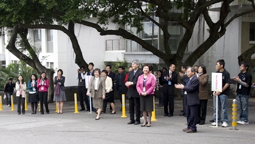 教育部98年度大學校院系所評鑑委員於這兩週蒞校展開實地訪評。