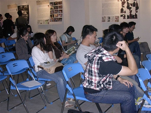 歐洲聯盟研究中心於本週在黑天鵝展示廳舉辦「瑞士漫畫展暨歐洲主題講座」，展出瑞士漫畫家作品，藉由「漫畫」看出瑞士的藝術風格，也更了解歐洲國家的思想、文化。