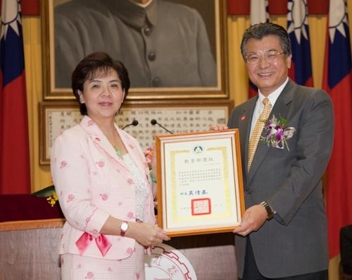 歡慶本校創校59週年，舉辦校慶慶祝大會、校友返校歡迎茶會、資訊工程學系團團圓圓千人同學會、第7屆校慶蛋捲節等豐富多元的校慶系列活動，全校展現活潑與創意並同賀淡江生日快樂！