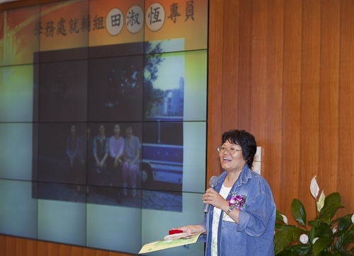 本校舉行97學年度第2學期榮退同仁歡送茶會，感謝榮退同仁將多年青春奉獻給淡江，祝福他們有個寫意的退休生活，身心健康、萬事順利樂如意。