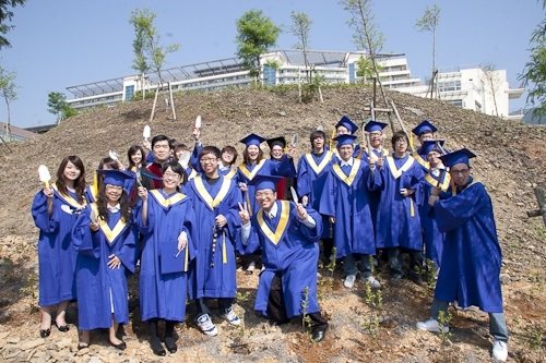本校蘭陽校園於6月6日上午舉行第1屆畢業生之畢業典禮。