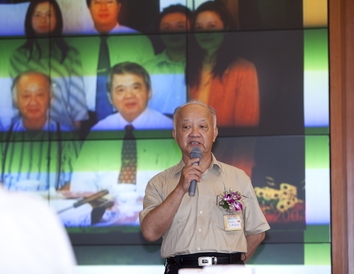 本校舉行97學年度第2學期榮退同仁歡送茶會，感謝榮退同仁將多年青春奉獻給淡江，祝福他們有個寫意的退休生活，身心健康、萬事順利樂如意。