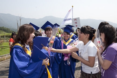 本校蘭陽校園於6月6日上午舉行第1屆畢業生之畢業典禮。
