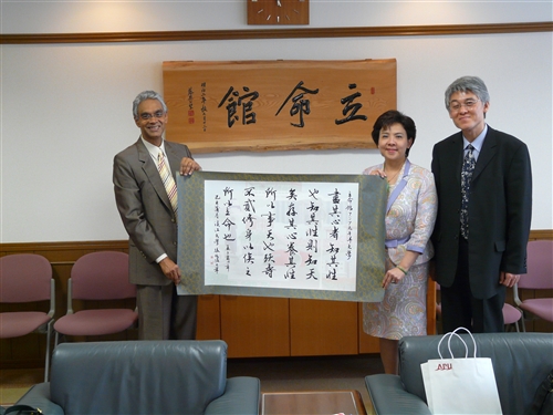 本校張校長於6月14日至18日率領行政訪問團赴日本，訪問立命館亞洲太平洋大學、長崎外國語大學、長崎大學和九州大學等4所姊妹校，進行觀摩與交流。