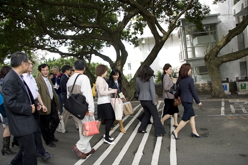教育部98年度大學校院系所評鑑委員於這兩週蒞校展開實地訪評。