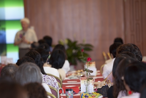 本校舉行97學年度第2學期榮退同仁歡送茶會，感謝榮退同仁將多年青春奉獻給淡江，祝福他們有個寫意的退休生活，身心健康、萬事順利樂如意。