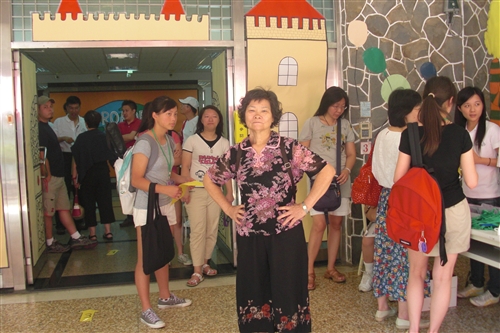 「2009年海外華裔青年語文研習班」活動自7月7日至8月17日在本校淡水校園熱鬧展開，提供全球華裔青年學習華語與認識台灣的最佳途徑。