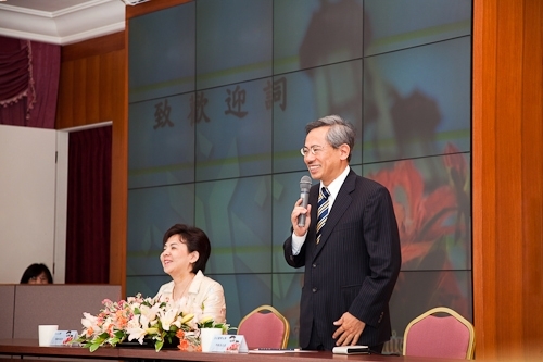 臺北醫學大學一行38人蒞校參訪，張校長家宜和與會人員分享本校榮獲第19屆國家品質獎之申請歷程及推行TQM之成果。