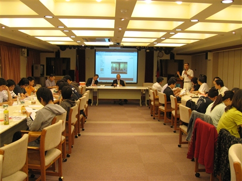 資訊工程學系將於今年校慶日舉辦「創系四十週年－團團圓圓千人同學會」，本活動動員了近百位校友及師生組成「宣達團」，共同喚起校友們往日在淡江的記憶，重返資訊人的「光陰的故事」。