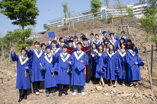 本校蘭陽校園於6月6日上午舉行第1屆畢業生之畢業典禮。