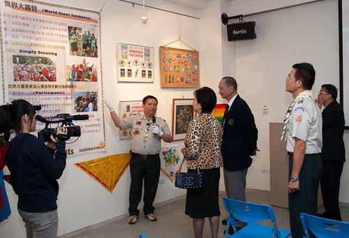淡江童軍團歡度35週年團慶，本週舉行童軍生活展、團慶大會及譯書出版等活動，讓與會者體驗「修以致和、強健體魄、學習技藝、服務人群」之一生都受益的學分。