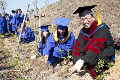 本校蘭陽校園於6月6日上午舉行第1屆畢業生之畢業典禮。
